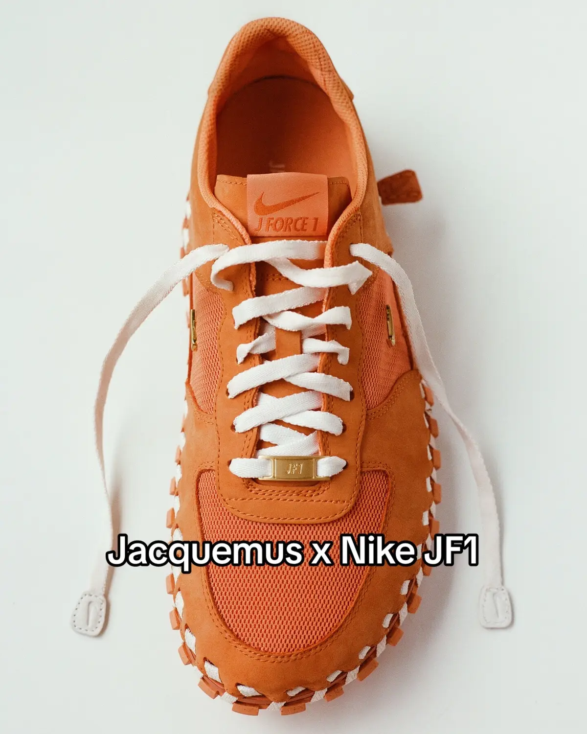 After the white iteration of the JF1, a new orange colourway is hitting the shelves this fall expected to retail at $170 USD 🍊 #nike #jacquemus 