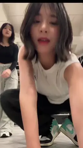 Asik banget dance la Lala #jkt48 #zeejkt48 #marshajkt48 #kathrinajkt48 #jkt48newera #viralvideo #viraltiktok #videoviral #fyp #fypシ 