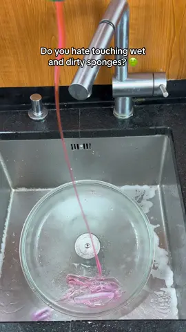 How to make man dishwash 😳#scrubbygun #dishgun #dishwashing #kitchengadgets2023 #CleanTok #kitchengadgets #KitchenHacks #dishwashinghack #kitchengadgetsyouneed #cleanwithme #cleaningtiktok 