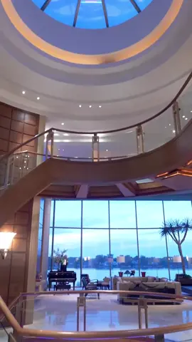 A home that has it all.  Design by :desrosiersarchitects   🎥 @wayup_media #luxuryhome #luxury #losangeles #luxurylife #Home #house #dreamhome #fyp #modernhome #newhome 
