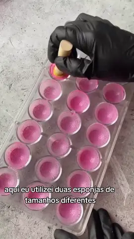 Bombom pintado a mão, o link para o nosso curso está lá na rede vizinha #vendendotrufa #TikTokReceita #docesgourmet #brigadeirogourmet 