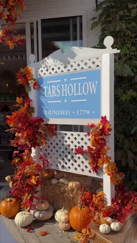 went to #starshollow for the day for @Stoney Clover Lane  new gilmore girl line! As a true Gilmore girl fan thats been to the set of stars hollow, this passed the vibe check! 🥰☕️📚✨🍁  #stoneyclover #gilmoregirls #gilmoregirlstok #fallaesthetic #foryoupage #teamjess #gilmoregirlscontent 