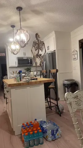 Hahahaha skelly got on the counter for this one ❤️❤️