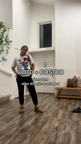 My 7pm-9pm after the girls go to bed. Costco atrolling in my comfiest clothes ✌🏼