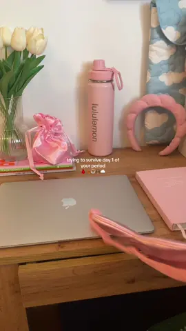 trying to survive day 1 of your period <3 I prefer to stay home and eat sweets as much as i can #morningroutine #routine #asmrsounds #skincare #morningskincareroutine 