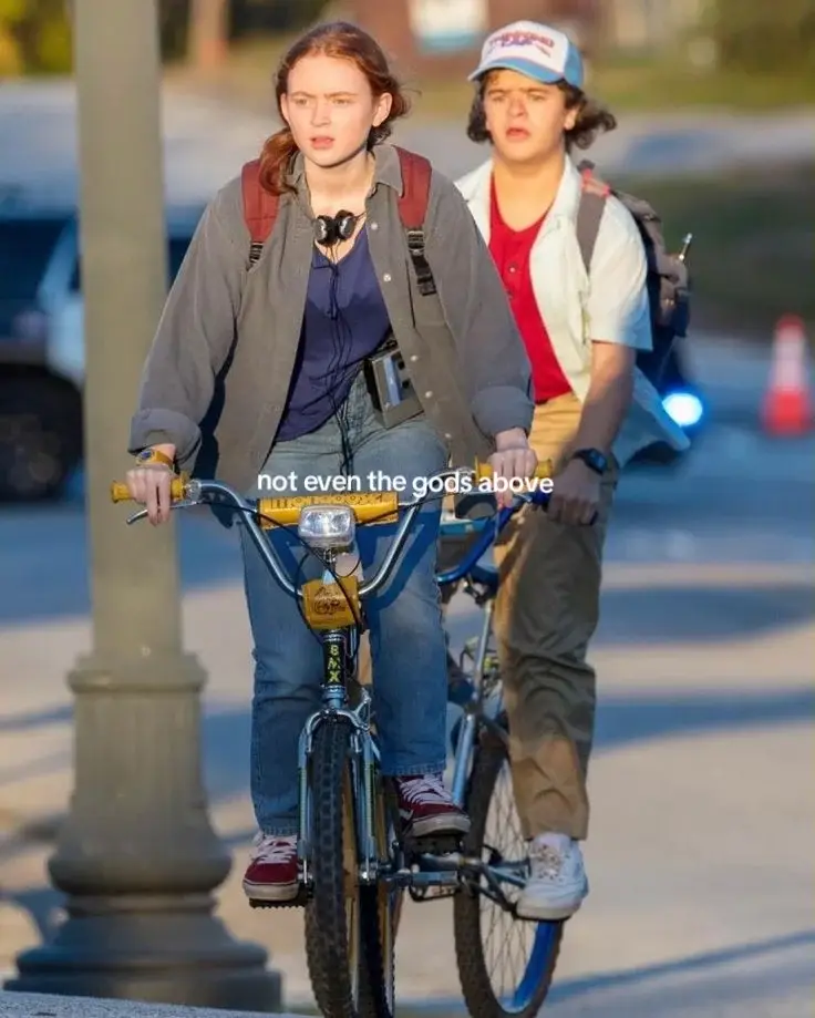 é tão lindo saber que eles são um dos poucos do cast que continuaram a amizade fora das gravações, amo tanto eles 😭😭 #strangerthings #fy #sadiesink #gatenmatarazzo @TikTok 