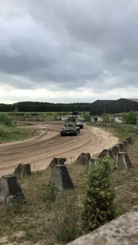 Leopard tracking me #germany #netherlands #military #gepard #amx #leopard #tanks #warthunder #fyp #nationaalmilitairmuseum #soest #warfare #war #viral #worldoftanks #leopard1 #leopard1v #bigcats