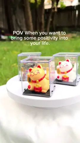 Solar-Powered Waving Arm Lucky Cat ☀️🐱💰#cat #lucky #luckycat #officelife #homedecor #cardecor #goodluck #fortune #gift #giftideas #cute #puckygift 