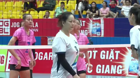 Ở vòng 2 sắp tới chúng ta có thể được thấy sự trở lại của chuyền 2 xuất sắc nhất Việt Nam một thời Hà Thị Hoa thi đấu ở tuổi 39 trong màu áo Ngân Hàng Công Thương. Mình rất thích chị Hoa mọi người còn nhớ chị không. Chúc cho chị và đội bóng thi đấu thành công❤️🇻🇳🙆🏻‍♂️#thegioibongchuyen #volleyballworld #bóngchuyền #volleyballvideos #xuhuong #bongchuyenvadamme #volleyball #bongchuyen #fivb #fivbvolleyball #bongchuyenvietnam🇻🇳 #bongchuyenvietnam❤ #bongchuyennuvietnam #volleyballvietnam 