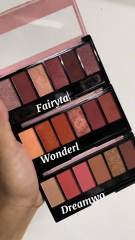 Dah try kita punya eyeshadow pallete elianto? Serious korang ken try sebab warna dia cantik dan sangat pigmented ! 😍✨ #warehouse #sales #malaysia #fyp #elianto #eliantomalaysia #eliantoforyou #eliantomakeup #foryou #fypシ #malaysiano1beautybrand 