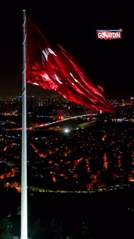 İstanbul'da boğaz manzarası ile Türk bayrağının dalgalandığı görüntüler büyük beğeni topladı.  🇹🇷 🎈