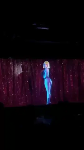 LISA BAILANDO EN PARIS CRACY HORSE, LA DE PELUCA ROSA ES LISA #lisablackpink 