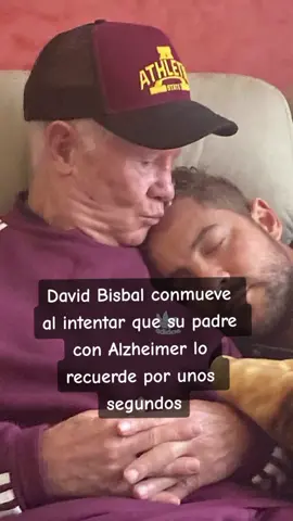 David Bisbal protagonizó una conmovedora escena con su padre con Alzheimer al intentar que lo recuerde por unos segundos #davidbisbal #alzheimer #papaehijo #conmovedor #entretenimiento #entretenews #fyp #parati 