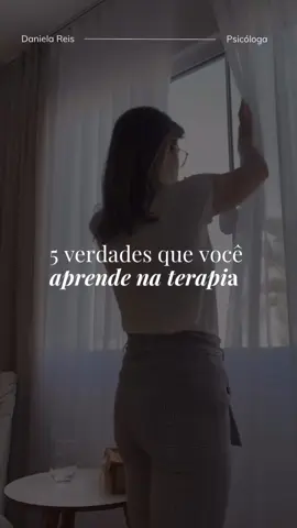 A psicoterapia traz luz pra questões obscuras e que parecem cinzentas. Para estar em paz, primeiro você precisa olhar para dentro e atravessar seja lá quais sentimentos você tem: medo, ira, tristeza…  Reconhecer que precisa de ajuda é um sinal de amor próprio. Conte comigo! 💜 #terapia #saudemental #psicologa #psicologaonline #terapiaonline