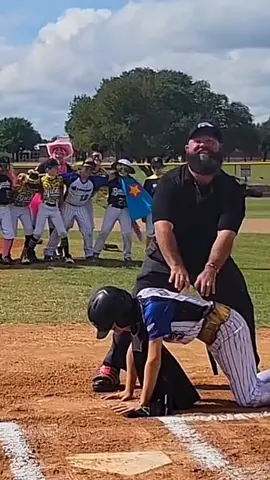 Creative kids make for a fun time on the ballfield!! #baseball #umpiresoftiktok #fypage #foryoupage #bananas 