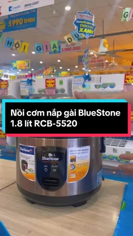 Nồi cơm nắp gài BlueStone 1.8 lít nấu được 3 chén gạo, thương hiệu SINGAPORE, công suất 700w, lòng nồi phủ hợp kim nhôm chống dính. Bảo hành 24 tháng,  30 ngày đầu tiên lỗi đổi mới, tháng thứ 2 gửi hãng bảo hành ở tất cả các ĐIỆN MÁY XANH toàn quốc. Anh/Chị đặt hàng ở giỏ hàng, nhận hàng từ 3 đến 5 ngày từ shipper của TikTok.