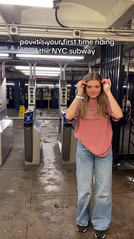 Idk how tube girl films on the subway, that thing is so crowded!!!