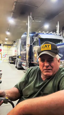 Happy Monday! #mactrailers #truckertok #farmtok #379peterbilt #owneroperator #bucketlife #pennsylvania 