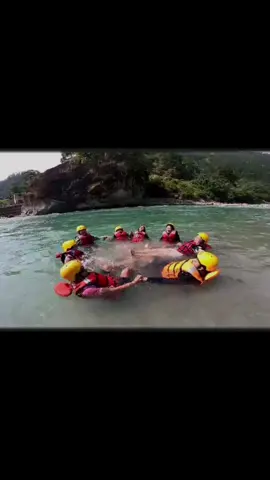 Embracing the thrill of the ride ... 😛🌊🌊  #foryoupage #tiktok #sukutebeach #sukutebeach_equatorexpeditions #rafting #fypシ 