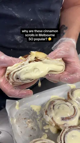 Why are these cinnamon scrolls in Melbourne so popular? 🤔 - 📍@Sebby’s Scrolls in Caulfield South 🍞 Cinnamon scroll with caramelised brown sugar and oozy cream cheese ice-cream 💰 $7 per scroll - 🌷p.s. check out my link in bio for a list of things to do in Spring!  #melbourne #melbournefood #cinnamonscrolls #sebbysscrolls