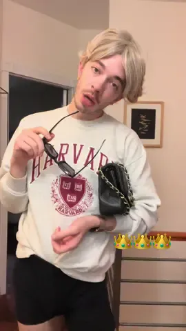 Just a mum on the go 👄👑 #princessdiana #thecrown #halloween #gay #chanel