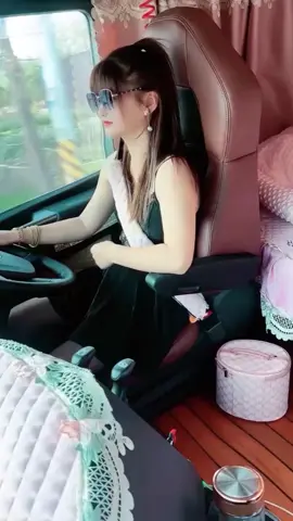 ##china #gaixinht #nutaixe #girldriver #girlchina #LearnOnTikTok #truck #trucking #chinatruck #daukeo #truckdriver #funnytruck #truckdriver #nutaixe #sinotruk #gaxinhtiktok #xuhuong #learnontiktok #truckingvn #giaitri #girls #taixe #howo #girlbeauty 