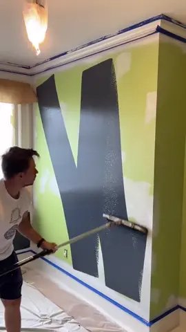 He makes it look so easy👏🔥 🎵:Flowers - @Jordan Rakei🎶 #paintok #wallpainting #diydecor #satisfyingvideos