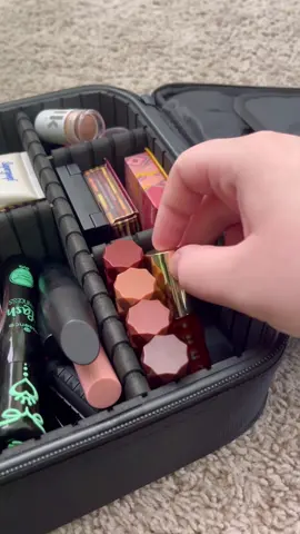 and its only $11😳😳 #makeupbag #makeuporganization #makeuporganizers #makeupbrushorganizer #organizingvideo #organizingmakeup #makeupasmr #organzingasmr #makeupbagaesthetic #musthaves 