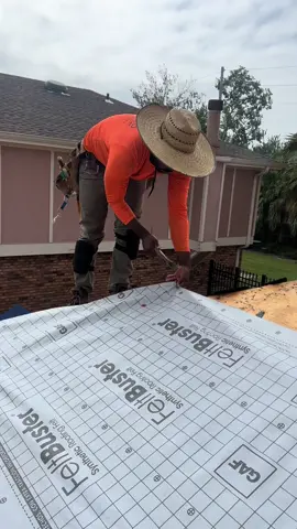 Al 💯 con la empapelado. #diomer #viral #dangerous #losruferos #roofing #roof #roofingconstruction 