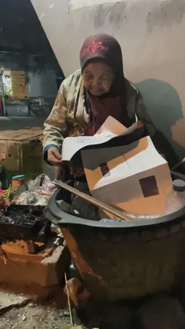 Kasian bngt neneknya jam 00.00 masih jualan#capcut #fypシ゚ #semangatberjuang 