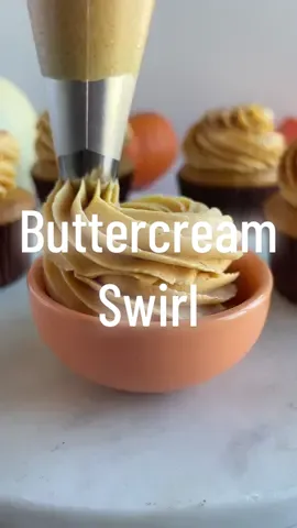 Buttercream swirl but make it pumpkin spice 😍 #pumpkinspice #buttercreamswirl 