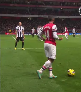 Theo Walcott with a clever free kick | played for Arsenal #shorts #fy #fyp #theowalcott #footbal #short 
