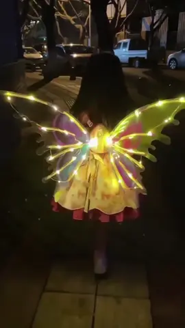 Que tu pequeña se sienta una hermosa hada como en sus cuentos favoritos! 🥰🥹  #hadas🧚‍♀️ #cuentomagico #juguetedeniñas #niñas #elmejorjuguetedelmundo #tendencia 