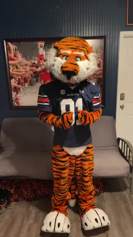 Time to get SPOOKY 👻 #halloween | #wareagle @AuburnStudents @Auburn University 