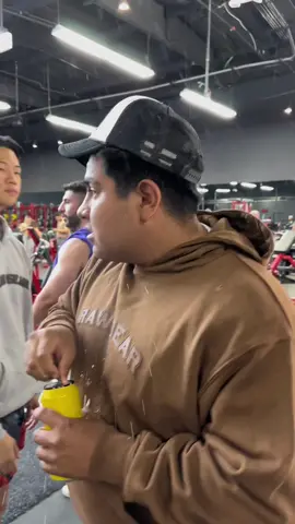 Whos your group leader? 🤨 @RAWGEAR C0DE-PlTO🇲🇽 #gymproblems #gymjokes #workoutpartner #gymtip 