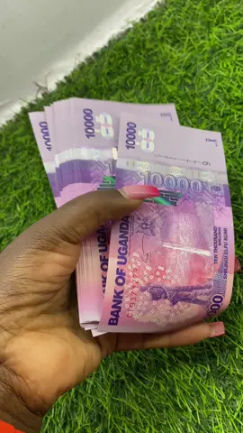10k notes of 300k🤍💜#fridahbflowers #fyp #moneyflowerbouquet #tiktokuganda🇺🇬🇺🇬 