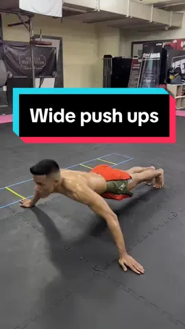 Wide push ups bertujuan untuk melatih otot dada atas. Biar dada jadi lebar dan bidang ygy 😁 #workout #homeworkout #pushups #chest #chestworkout #upperbodyworkout #DIY #foryoupage 