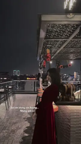Khi anh liếc mắt về phía em Thế giới mất đi một người tỉnh táo ☺️#kellynguyen88 #tiktok2023 #xuhuong 