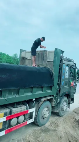 #Vietnamtoiyeu @@văn hùng 🚚🇻🇳✅ Cuộc sống mà cố thôi em😶
