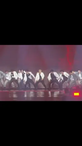 STRAY KIDS / 