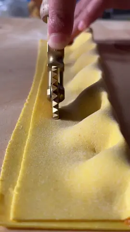 What about cookies and butternut squash for the perfect autumn ravioli? ☝️ These saffron agnolotti with butternut squash and amaretti biscuits are very common in the North of Italy during this period to welcome the flavours of autumn. 🍂🍁 They are very special and different from any other usual pasta because of the use of the sweet amaretti biscuits in the filling and as garnish to give sweetness and crunch. You can find the recipe on my profile on @Gronda  app - link in bio 😊 #autumnvibes #autumnrecipes #autumnflavours #amaretti #ravioli #agnolotti #italiancuisine #pasta #pastaitaliana #pastatiktok  #seasonal #seasonalfood #butternutsquash #gronda 