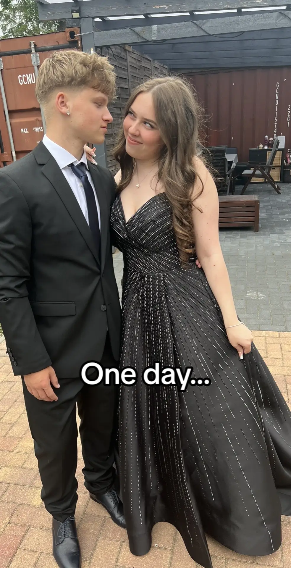 Hoffentlich gibt es nie einen „last day“ ❤️ @𝕭𝖊𝖓𝖓𝖞.𝖉𝖎𝖔𝖗 #couple#freund#boyfriend#onedayordayone#witzig#funny#fun#lachen#spaß#witzig