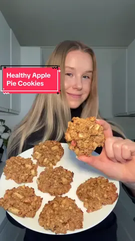 Healthy Apple Pie Cookies🤩 These cookies are perfect for fall🧡 These are a yummy dessert or snack idea😋 The recipe is gluten-free, dairy-free & nut free☺️ • This makes about 12 cookies: 1 cup (gluten-free) oats (240 ml) 1/2 cup (gluten-free) oat flour (120 ml) 1 tablespoon cinnamon 1 1/2 teaspoons baking powder 2 tablespoons olive oil or melted coconut oil 1 egg 1/2 cup apple puree (120 ml)* 2 tablespoons maple syrup 1 teaspoon vanilla extract 1 diced red apple* • 1. Mix the dry ingredients together 2. Add the wet ingredients and stir to combine 3. Fold in the diced apple 4. Scoop the cookies on a baking pan lined with parchment paper 5. Bake at 180 Celsius degrees (350 in Fahrenheit) for 10-12 minutes • • *Apples are high-FODMAP, so if you are on the elimination phase of the low-FODMAP diet, replace the apple puree with a mashed banana and the diced apple with blueberries/dark chocolate chips☺️ • • 💛Follow for more easy recipes! • • • #healthycookies #healthycookie #healthydessert #healthydesserts #healthydessertrecipes #oatmealcookiesrecipe #oatmealcookies 