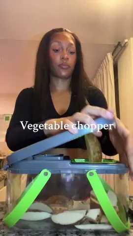 When I tell yall this saves me so much time and its also fun asf I’m sears!!! 🤩 #CookingHacks #KitchenHacks #vegetablechopper #tiktokmademebuyit #mealprep #foodtiktok 