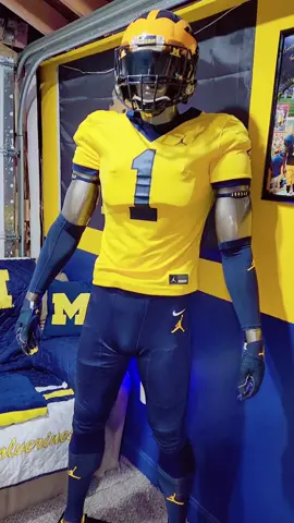 MY HUSBAND NEWEST EDITION TO HIS MAN CAVE!!! MICHIGAN FOOTBALL MANNEQUIN  #michiganwolverines  #michiganwolverinesfootball  #michiganfans  #michiganfansbelike  #collegefootballfans 