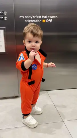 Loving #halloween 💛💛 #halloweenlook #halloween2023 #halloweencostume #babyhalloween #babyhalloweencostume #firsthalloween #babiesoftiktok #MomsofTikTok #trunkortreat #treakortreat #firsttimemom #momlife #fyp #foryou 