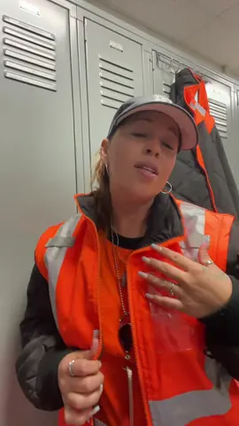 Finally jumping on this tik tok, mad late, who cares lol.. #FunAtWork #Ramper #KarolG #MiExTeniaRazon #BaggageHandler 