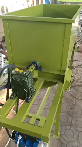 Mixer kapasitas 100 kg untuk mencampur(menngaduk) pakan ternak dan atau serbuk kayu media jamut (BAGLOG). Juga melayani segala macam mesin teknik.#pakanalternatifmurah #pakanalternatif #peternakayampetelur #ayampetelur #jamurtiram #petanijamur #baglog #pakanfermentasi 