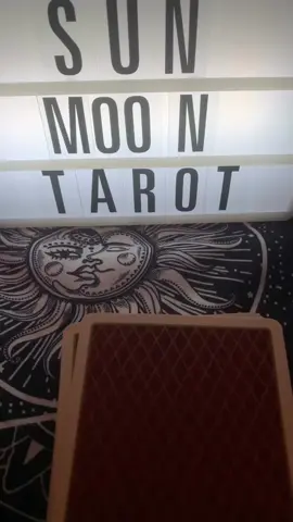 La persona del tuo cuore ti sta pensando in questo momento? ❤️ Manifesta positivamente scrivendo la sua iniziale ❤️ #tarot #tarocchioggi #tarocchiamore #sunmoontarot #tarocchionline #tarocchiinterattivi #cartomanzia #sibille #sibilleperte 