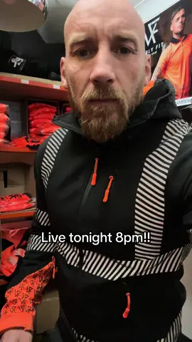 Ljve 8pm tonight. #workwear #sitewear #joggers #innovation #visiblyfit #buildersoftiktok #builders #joiners #roofers #scaffs #scaffolderslifestyle #plumbers #electrician #groundworks #groundworker #brickies #plastering #hoodie #softshellcrabs 
